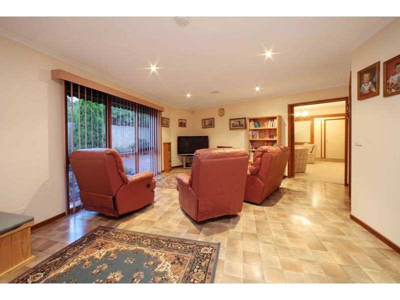 2 Cooper Road, Rowville VIC 3178