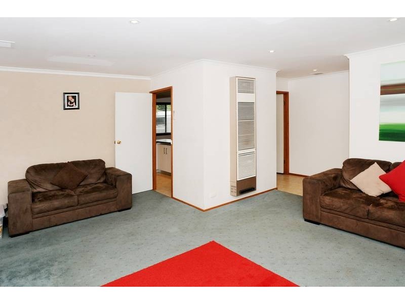 18 Burchall Crescent, Rowville VIC 3178