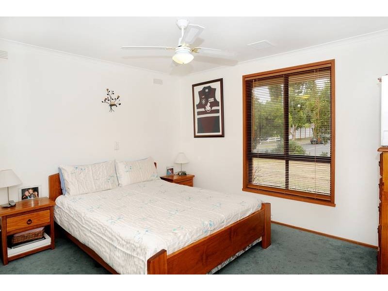 18 Burchall Crescent, Rowville VIC 3178