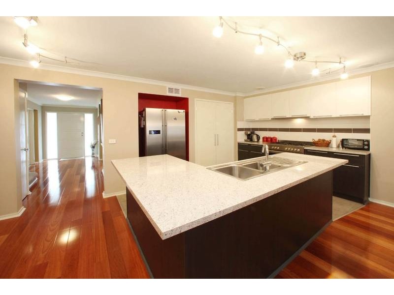 15 Paringa Drive, Ferntree Gully VIC 3156