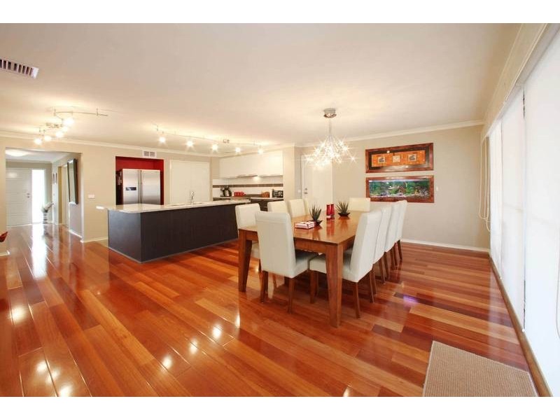 15 Paringa Drive, Ferntree Gully VIC 3156