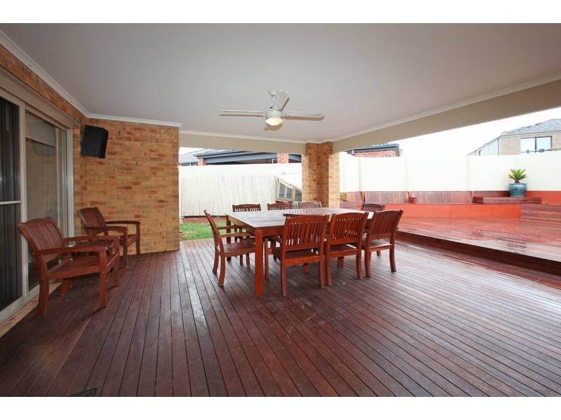 15 Paringa Drive, Ferntree Gully VIC 3156