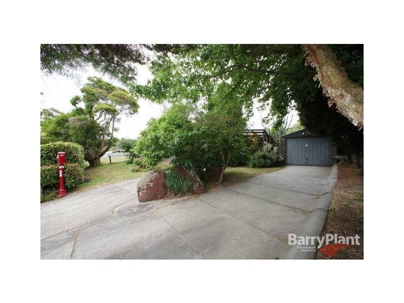 28 Manuka Drive, Ferntree Gully VIC 3156