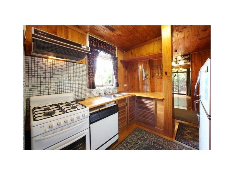 28 Manuka Drive, Ferntree Gully VIC 3156