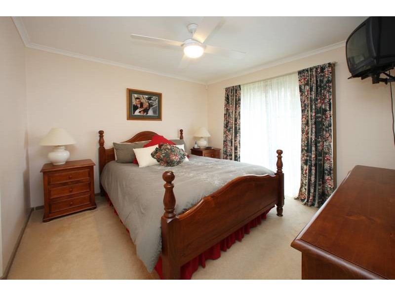 35 Valleyview Drive, Rowville VIC 3178