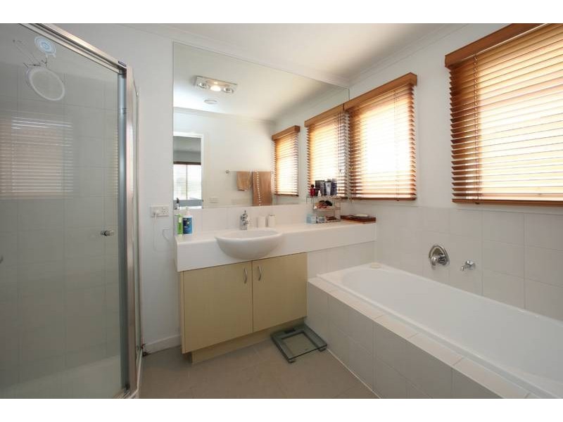 82 Sovereign Manors Crescent, Rowville VIC 3178