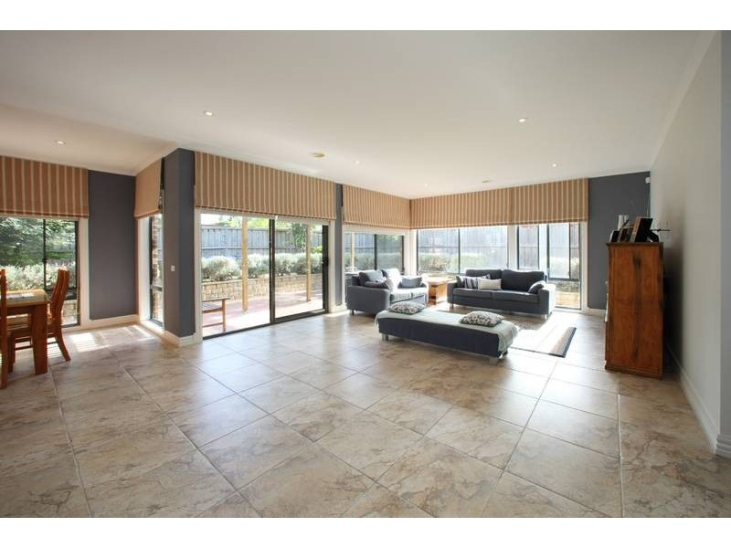 30 Sovereign Crest Boulevard, Rowville VIC 3178