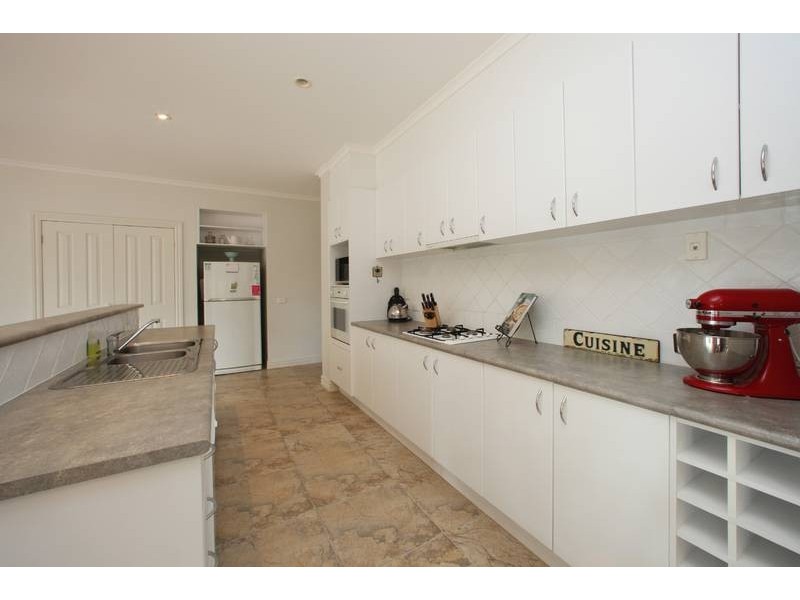 30 Sovereign Crest Boulevard, Rowville VIC 3178