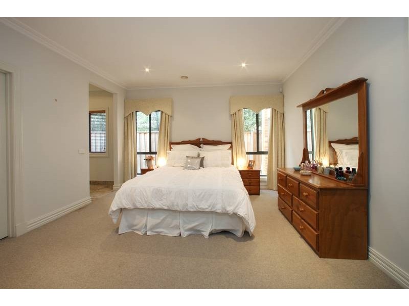 30 Sovereign Crest Boulevard, Rowville VIC 3178