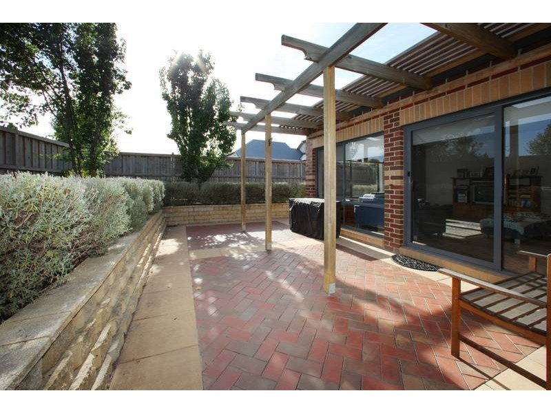 30 Sovereign Crest Boulevard, Rowville VIC 3178