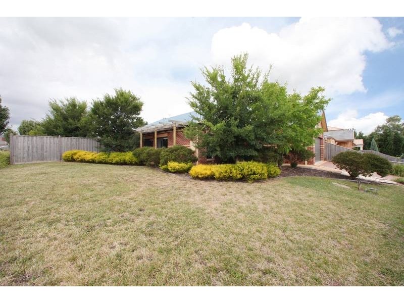 30 Sovereign Crest Boulevard, Rowville VIC 3178