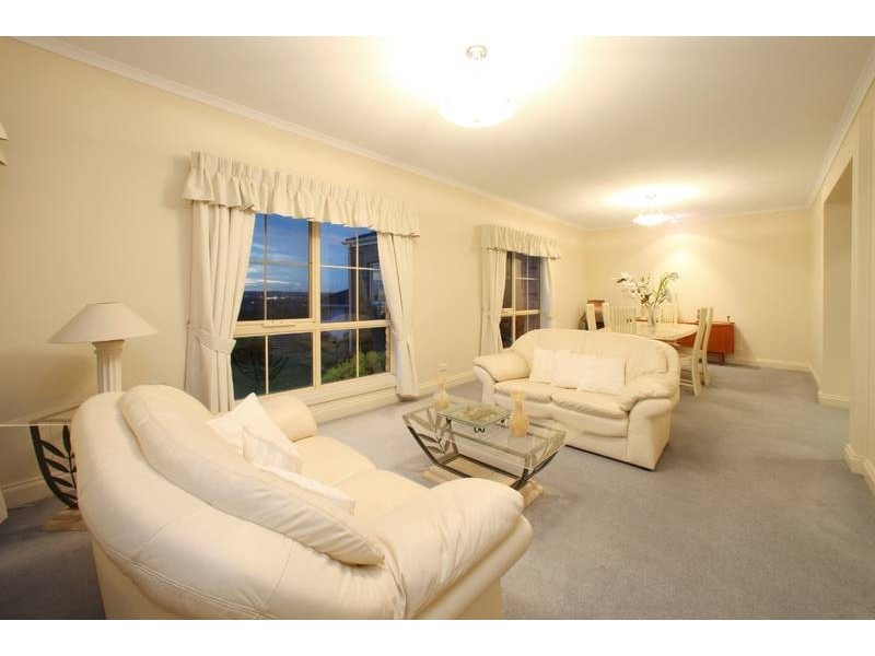 2 Sunset Terrace, Lysterfield VIC 3156
