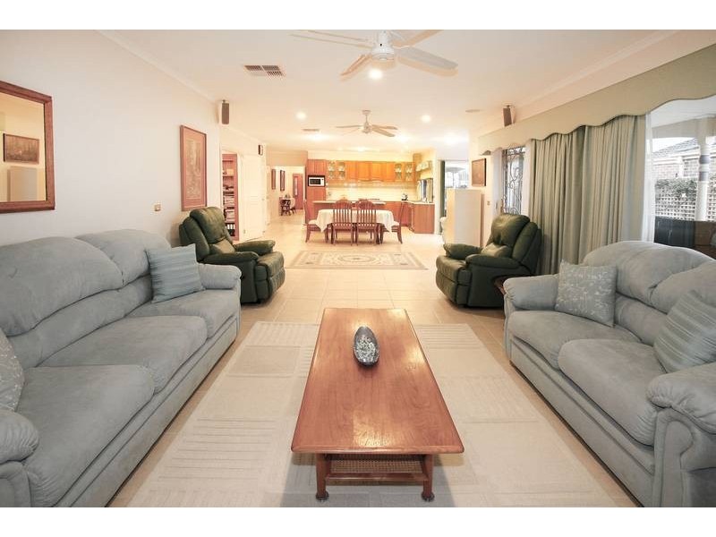 6 Platypus Court, Rowville VIC 3178