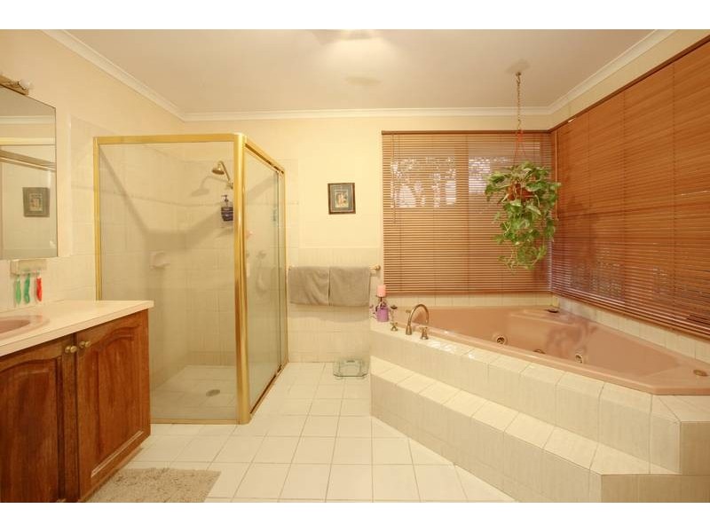 84 Eildon Parade, Rowville VIC 3178