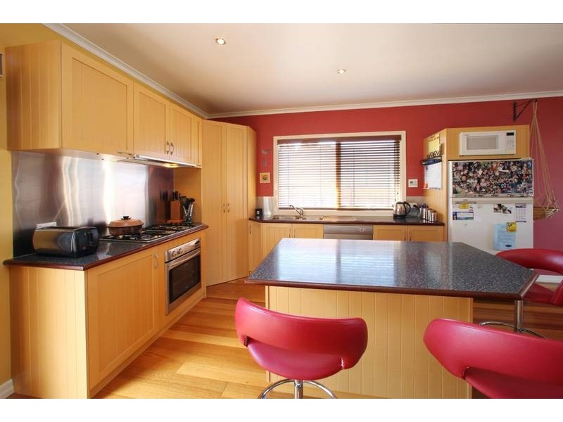 18 Fourth Avenue, Rowville VIC 3178