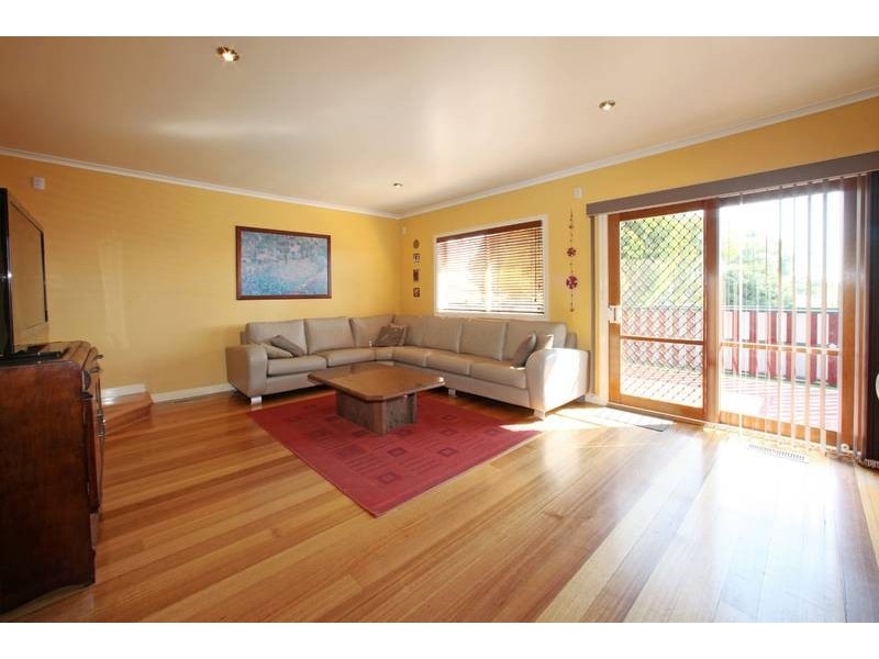 18 Fourth Avenue, Rowville VIC 3178