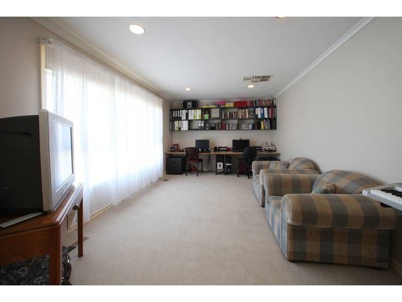 18 Fourth Avenue, Rowville VIC 3178