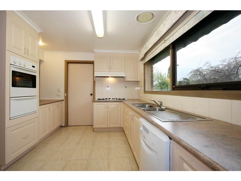 24 Superior Avenue, Rowville VIC 3178