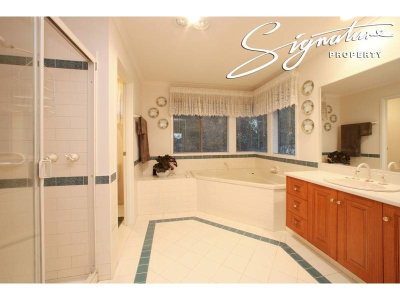 112 Oaktree Rise, Lysterfield VIC 3156