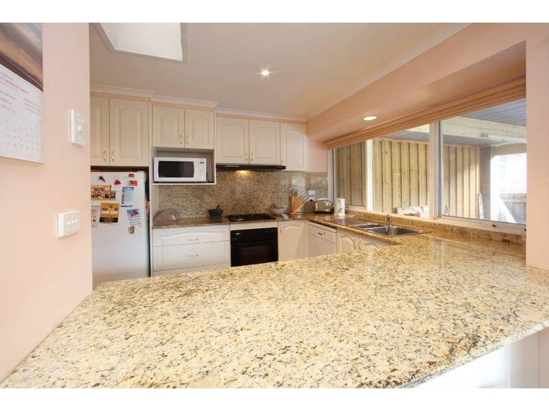 8 Cooper Road, Rowville VIC 3178