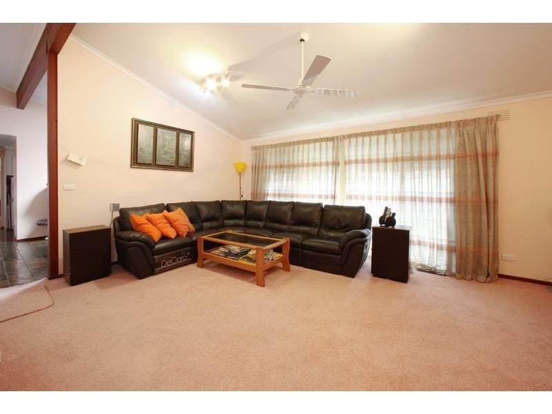 8 Cooper Road, Rowville VIC 3178