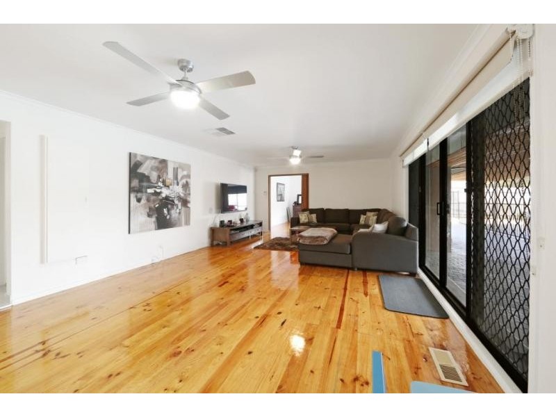 3 Barellan Close, Rowville VIC 3178