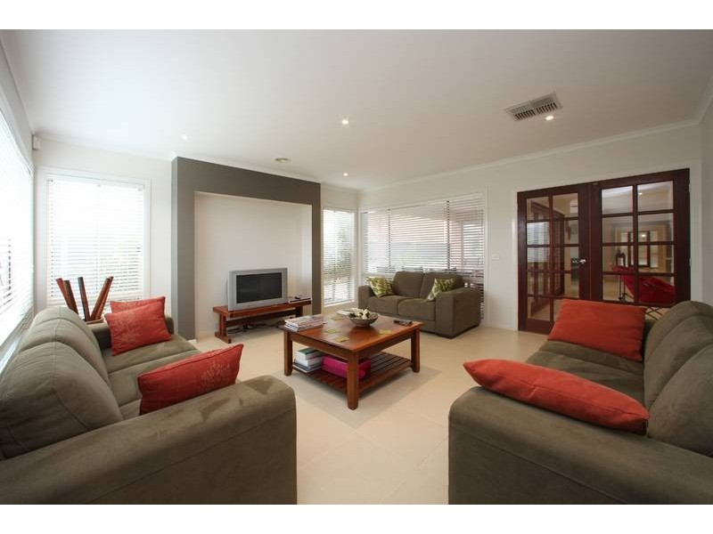 51 Jubilee Drive, Rowville VIC 3178