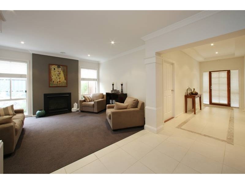 51 Jubilee Drive, Rowville VIC 3178