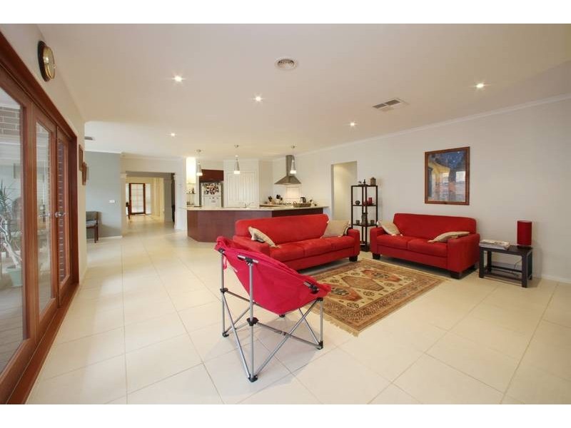 51 Jubilee Drive, Rowville VIC 3178