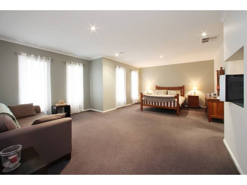 51 Jubilee Drive, Rowville VIC 3178