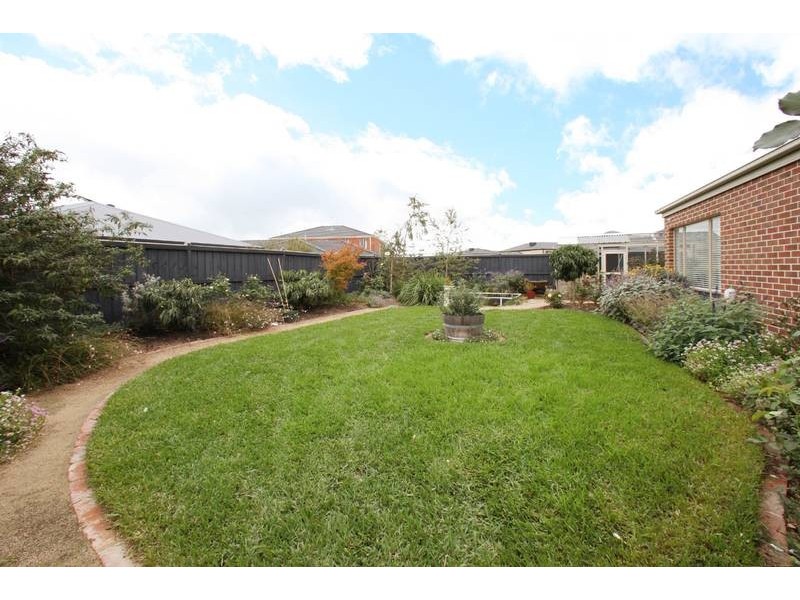 51 Jubilee Drive, Rowville VIC 3178