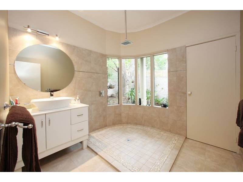 2/4 Matthews Court, Ferntree Gully VIC 3156