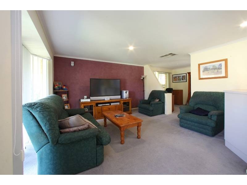 9 Landsborough Avenue, Rowville VIC 3178