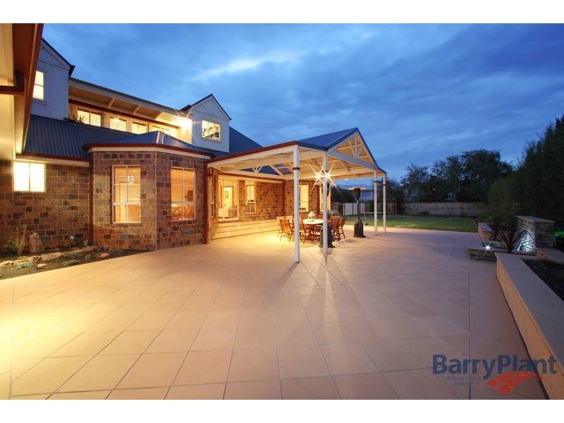 27 Claremont Way, Lysterfield VIC 3156
