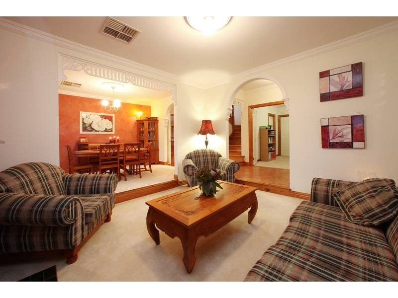 27 Claremont Way, Lysterfield VIC 3156