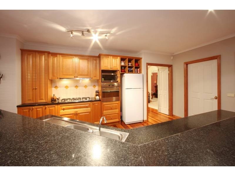 27 Claremont Way, Lysterfield VIC 3156