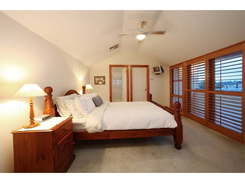 27 Claremont Way, Lysterfield VIC 3156