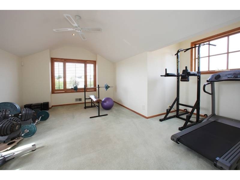 27 Claremont Way, Lysterfield VIC 3156