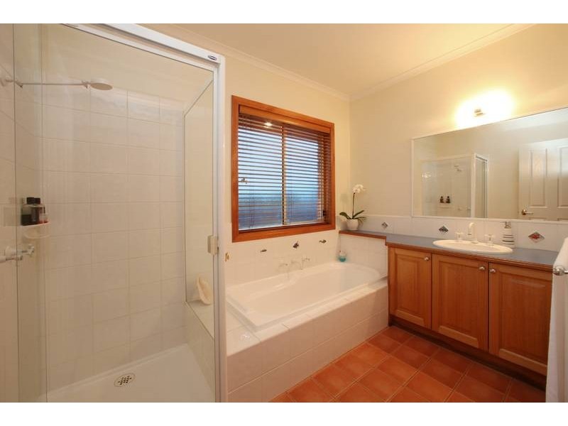 27 Claremont Way, Lysterfield VIC 3156