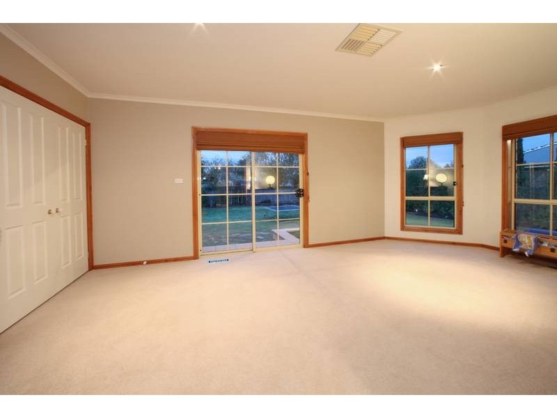 27 Claremont Way, Lysterfield VIC 3156