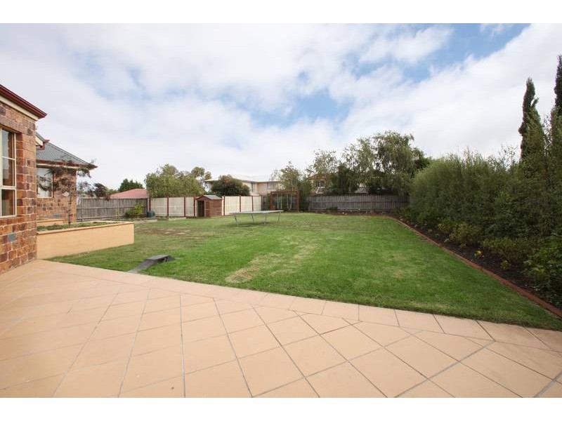 27 Claremont Way, Lysterfield VIC 3156