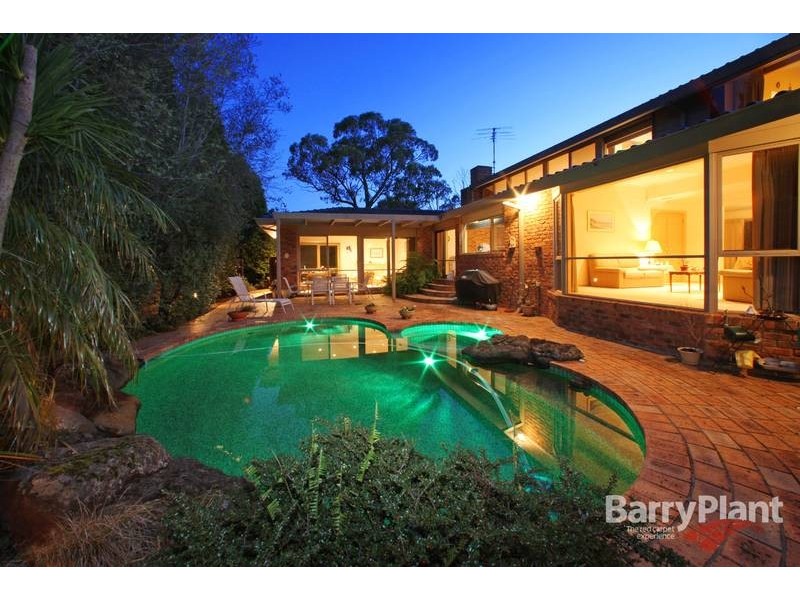 33 Candlebark Quadrant, Rowville VIC 3178