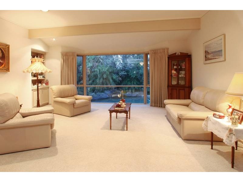 33 Candlebark Quadrant, Rowville VIC 3178