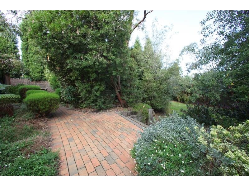 33 Candlebark Quadrant, Rowville VIC 3178