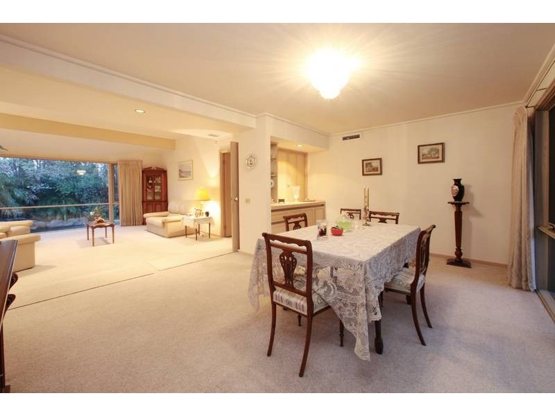 33 Candlebark Quadrant, Rowville VIC 3178