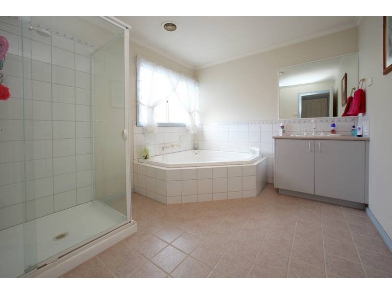 14 Tanglewood Road, Rowville VIC 3178