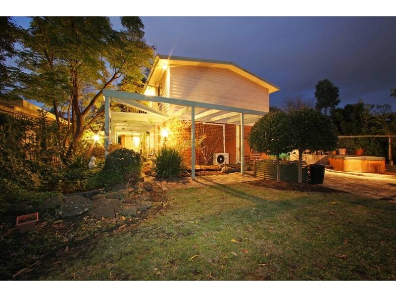 17 Westley Street, Ferntree Gully VIC 3156