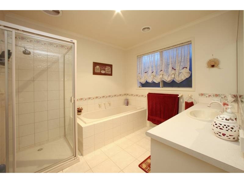 44 Kilcunda Drive, Rowville VIC 3178