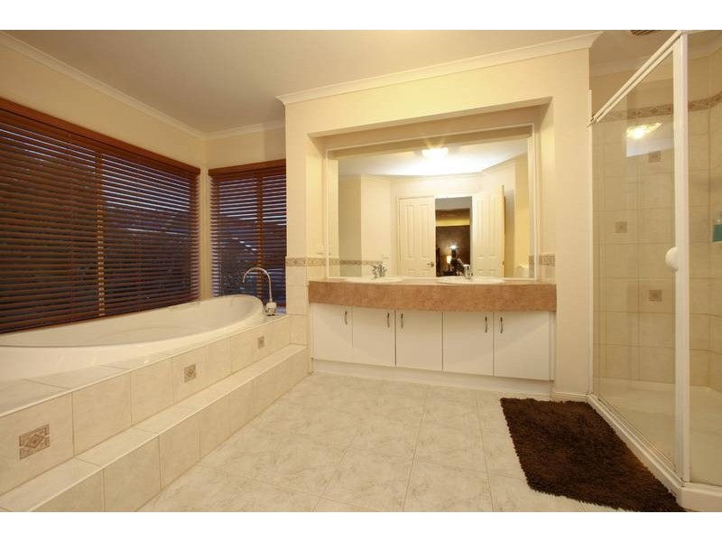 15 Sheridan Avenue, Rowville VIC 3178