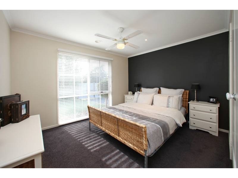 17 Erskine Drive, Rowville VIC 3178